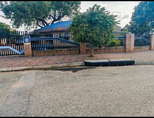4 BEDROOM PROPERTY TO RENT IN FLORA PARK